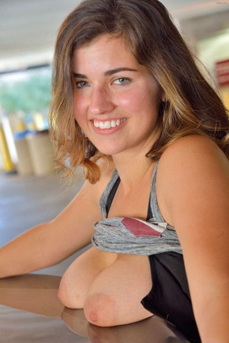 Dicks going in and out of these girls mouth