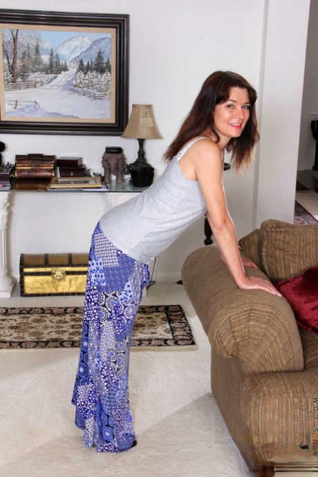 USAwives Lonely Hairy Matures Solo Toying