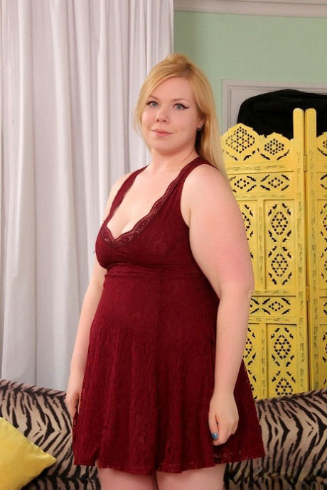 Blonde plumper Ilena Kuryakin rides on a fat cock