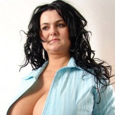 Busty Reny shows her gigantic boobs