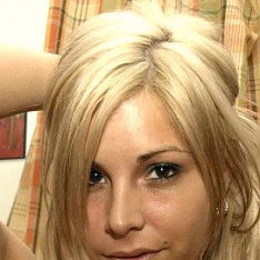 Naughty Sarah Cute makes kinky lesbian love with granny